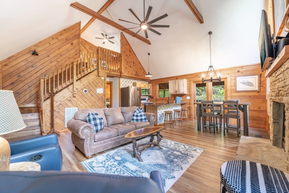 Cabin, 2 Bedrooms | Living area | Smart TV