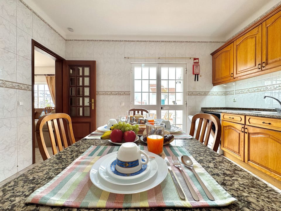 Microwave, oven, dishwasher, coffee/tea maker
