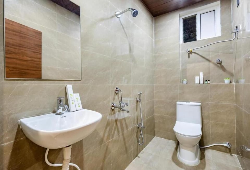 Shower, free toiletries, towels, toilet paper