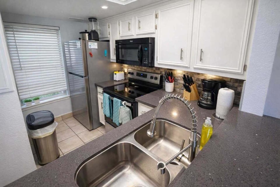 Apartment, 2 Bedrooms | Private kitchen | Coffee/tea maker, fridge, oven, toaster