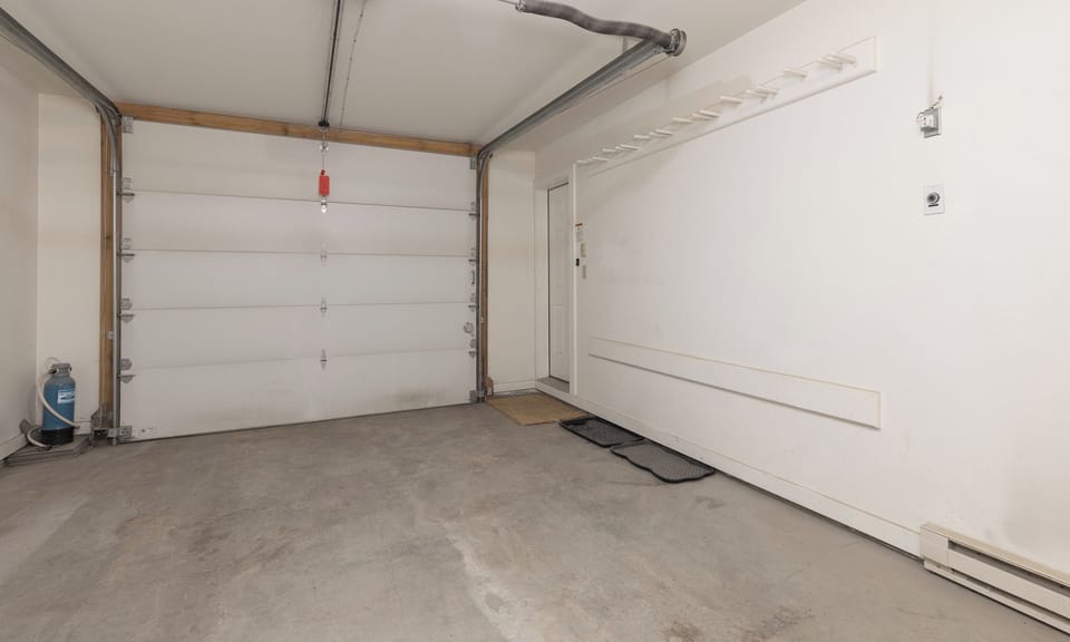 Firelight Chalet 192 garage1
