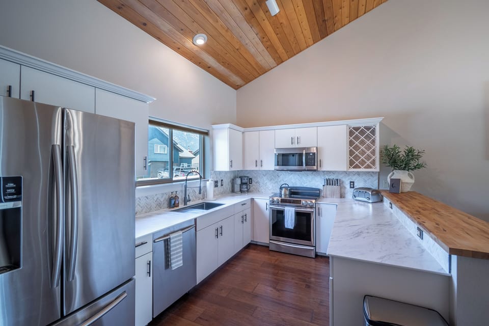 Fully Equipped Kitchen with Stainless Steel Appliances