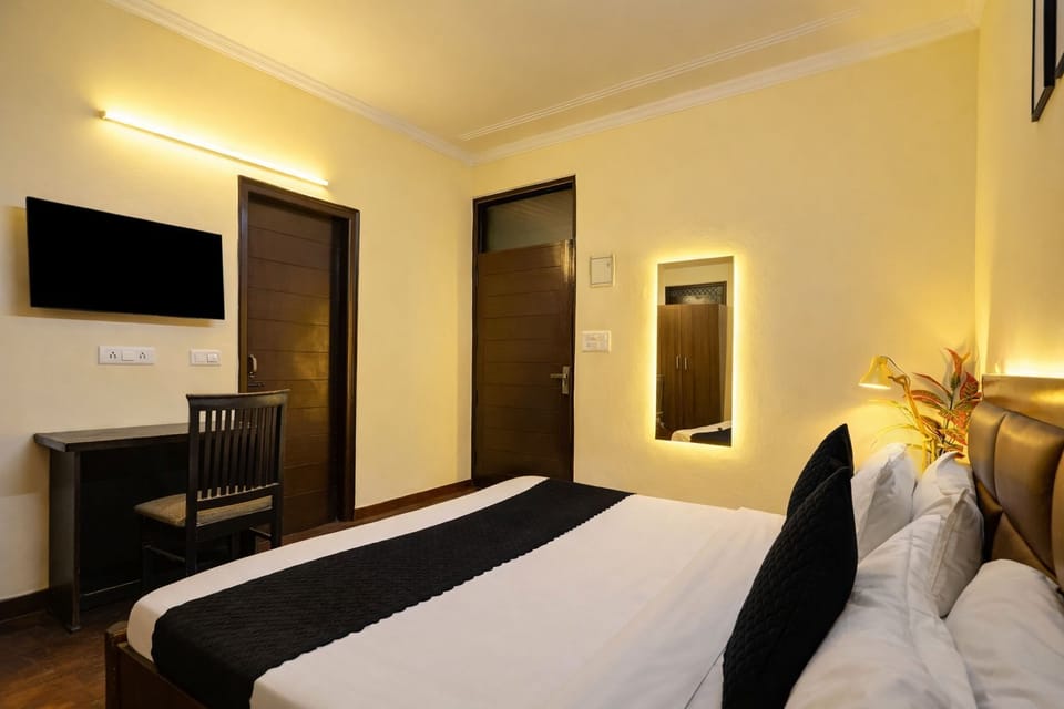 Classic Room, Smoking, Housekeeping | Desk, laptop workspace, free WiFi