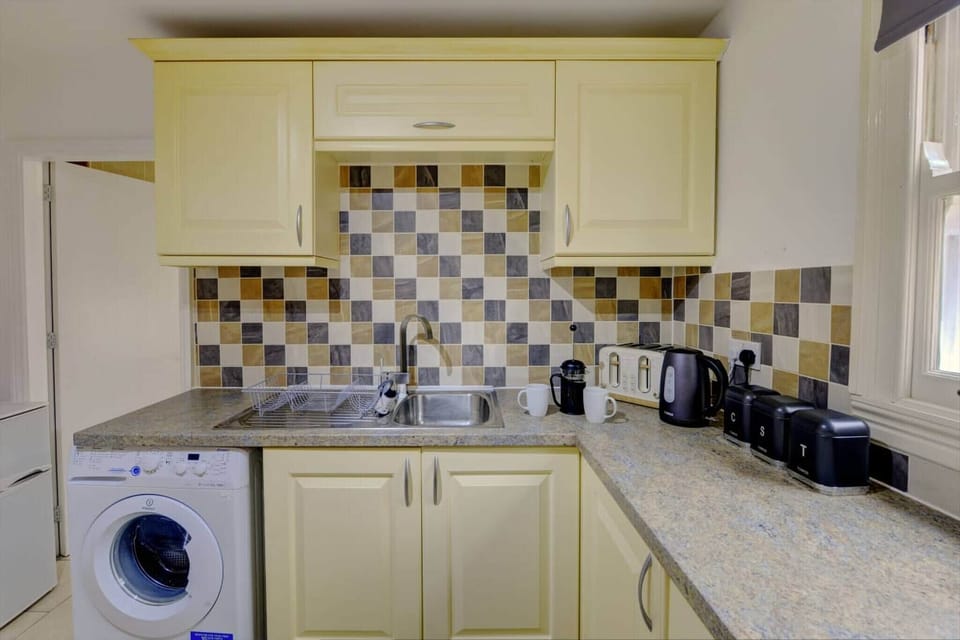 Apartment, 2 Bedrooms | Laundry