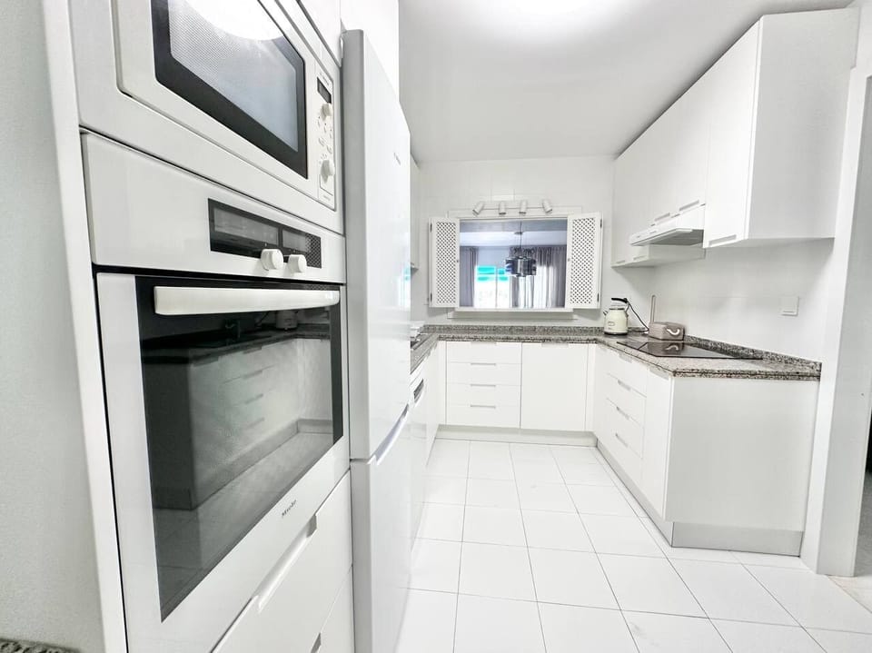 Family Apartment, Balcony, Pool View | Private kitchen | Toaster