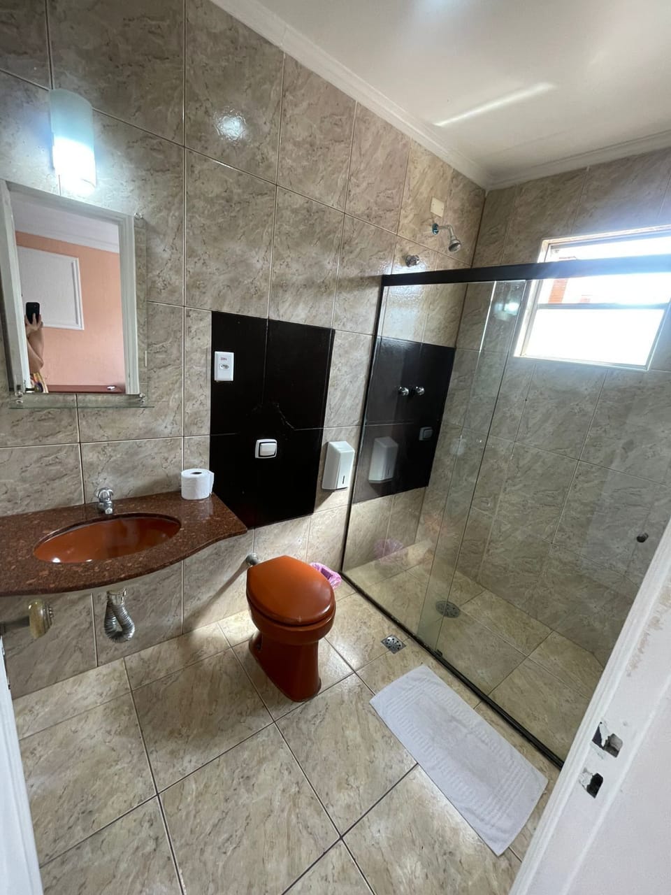 Separate tub and shower, jetted tub, free toiletries, towels