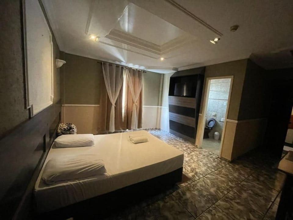 Standard Suite | Desk, free WiFi, bed sheets
