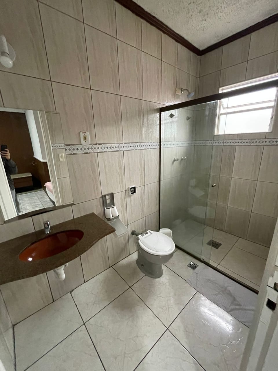 Standard Suite | Bathroom | Separate tub and shower, jetted tub, free toiletries, towels
