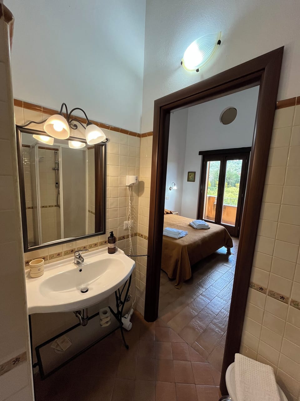 Comfort Double or Twin Room, 1 King Bed, Balcony, Garden View | Bathroom | Shower, free toiletries, hair dryer, bidet
