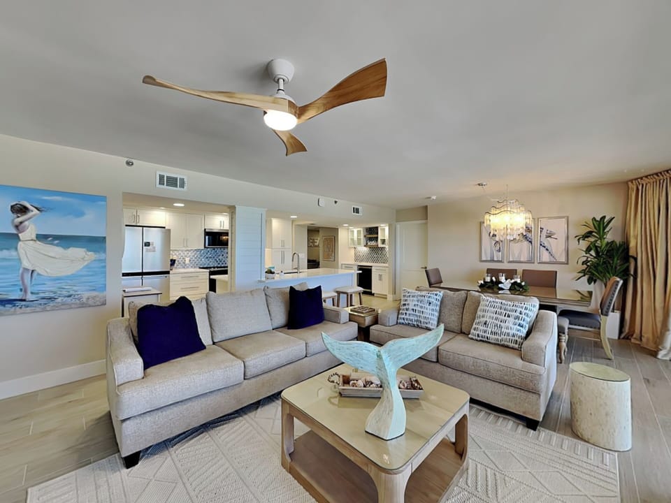 Living Area - Gulf Front Balcony Access