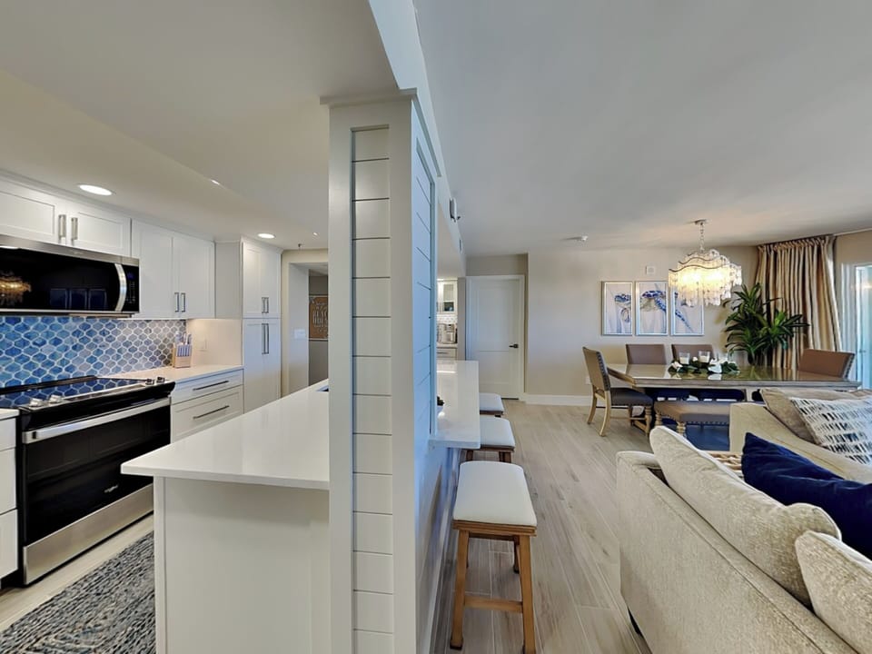 Kitchen - Breakfast Bar - Seating