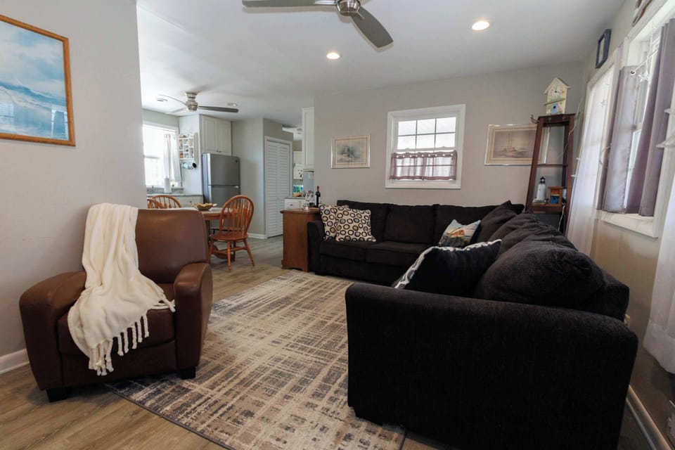 Enjoy the living area with family as you relax after a day at the beach. 