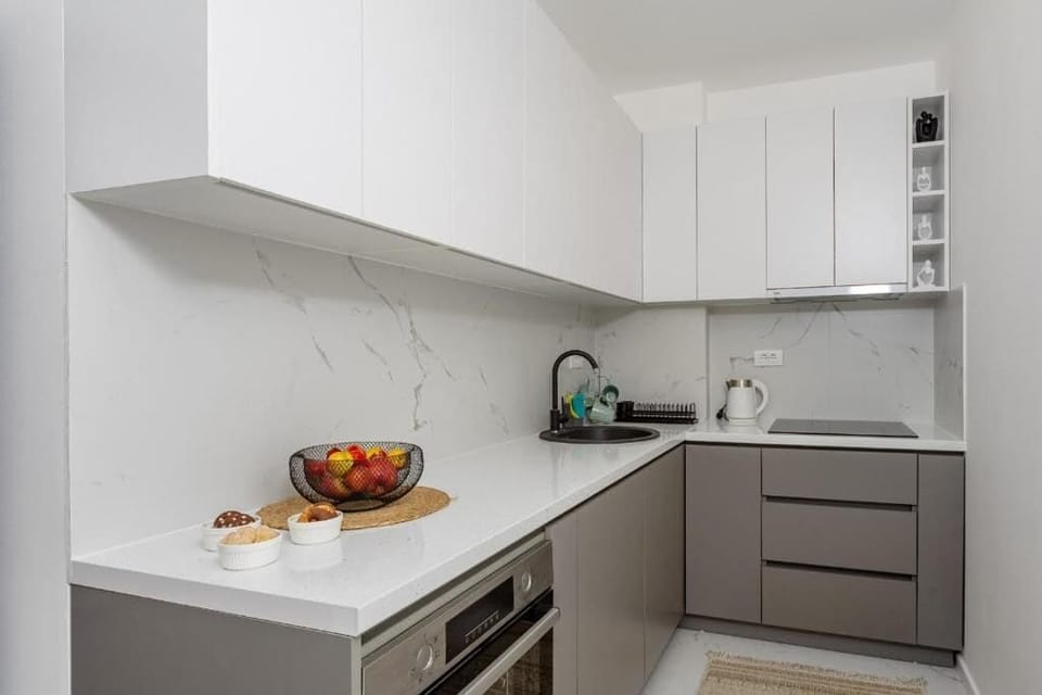 Deluxe Apartment, Balcony, City View | Private kitchen | Electric kettle, toaster