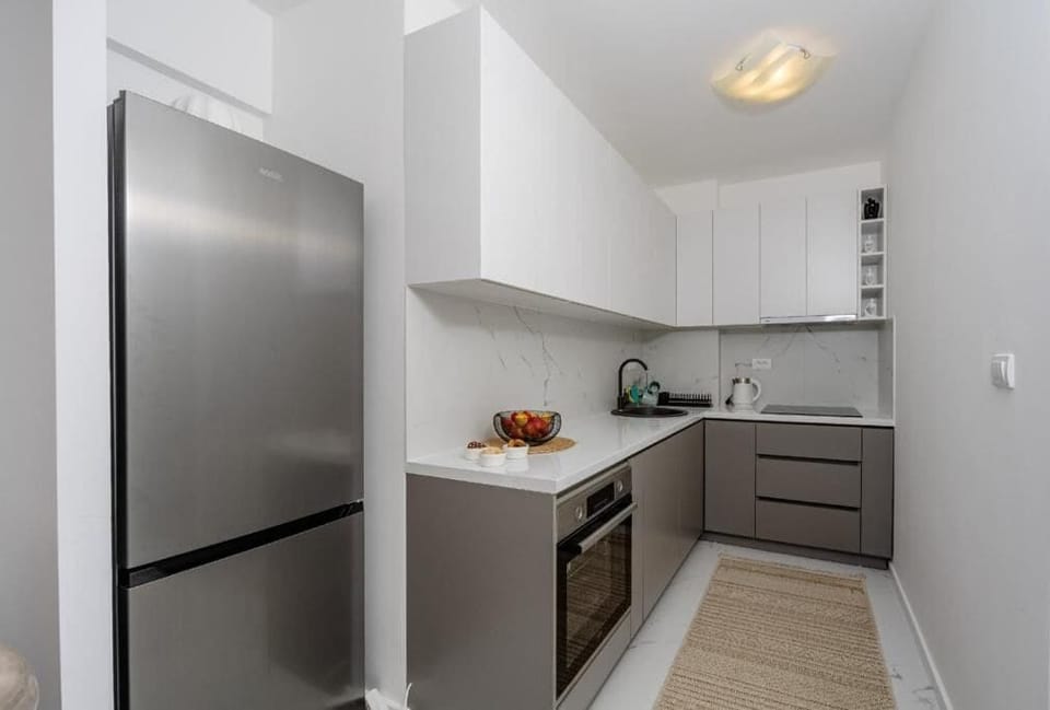 Deluxe Apartment, Balcony, City View | Private kitchen | Electric kettle, toaster