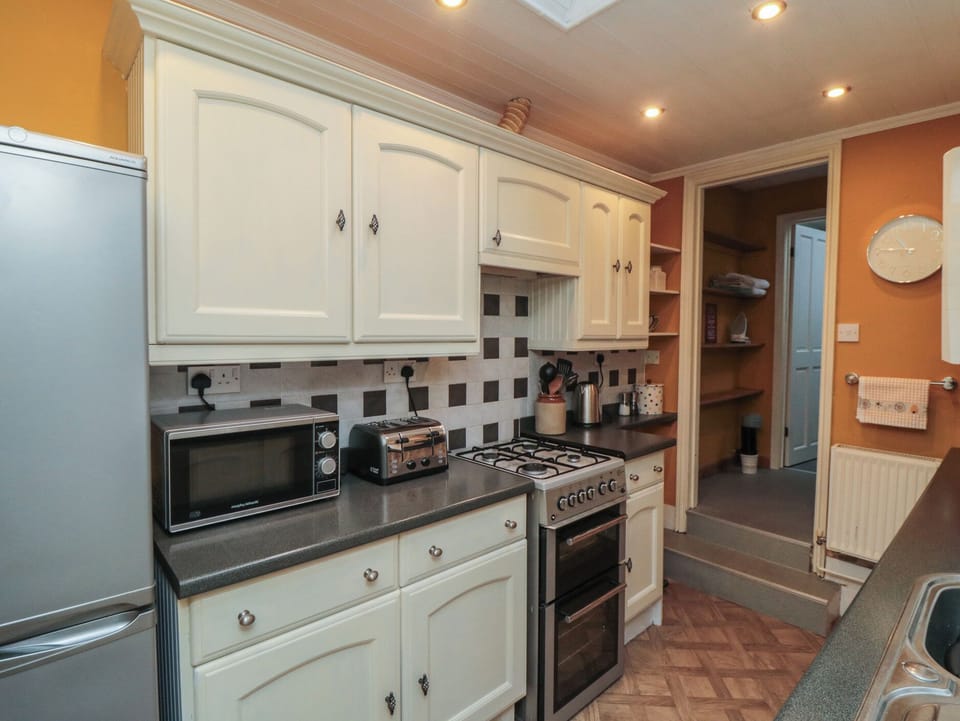 Cookware/dishes/utensils