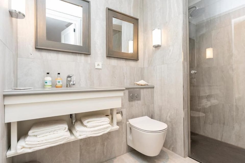Shower, free toiletries, hair dryer, towels