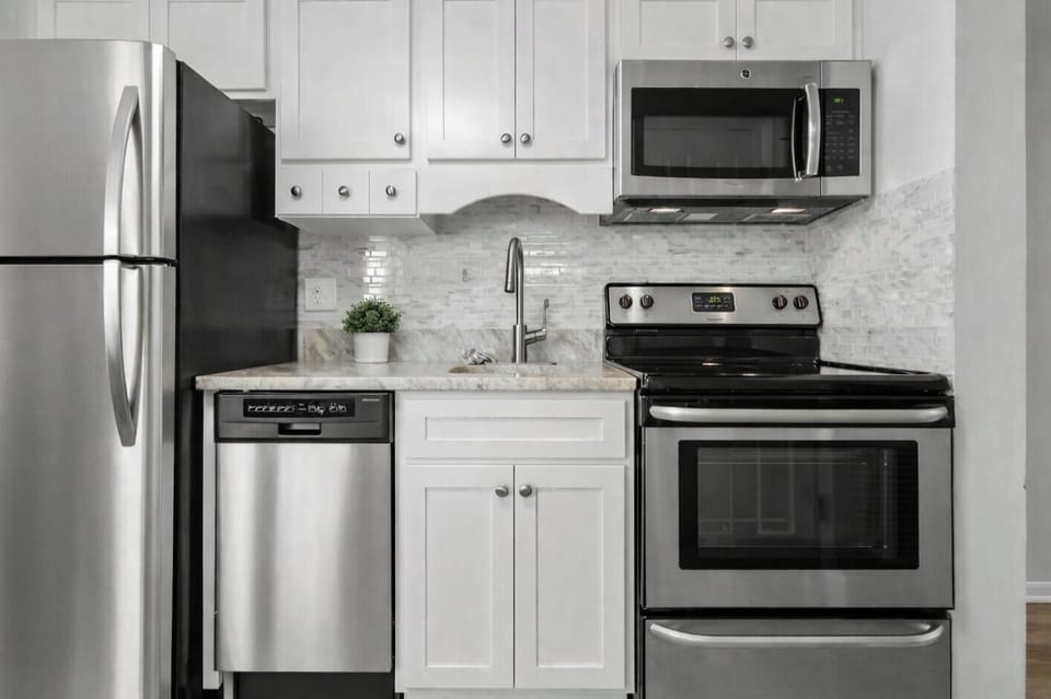 Full kitchen