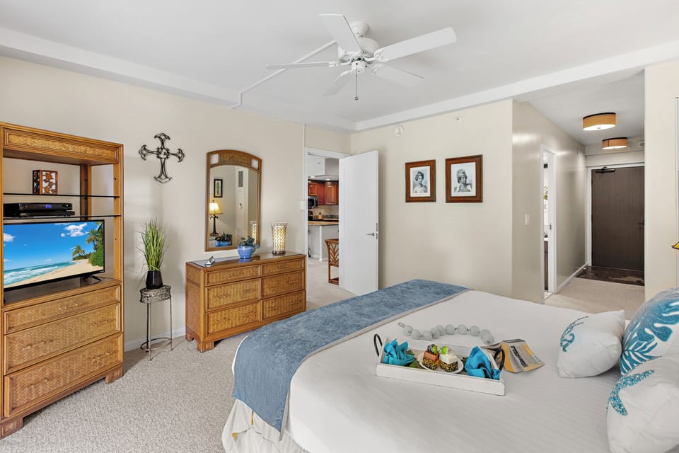 Unwind in your tropical bedroom retreat with warm wood furnishings, and thoughtful touches that make you feel instantly at home.
