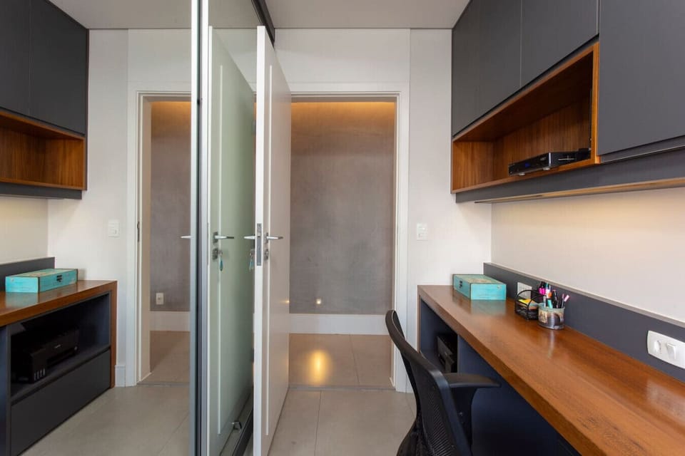 Deluxe Apartment, City View | Interior