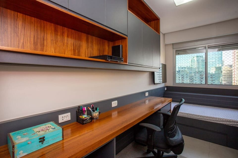 Deluxe Apartment, City View | Interior