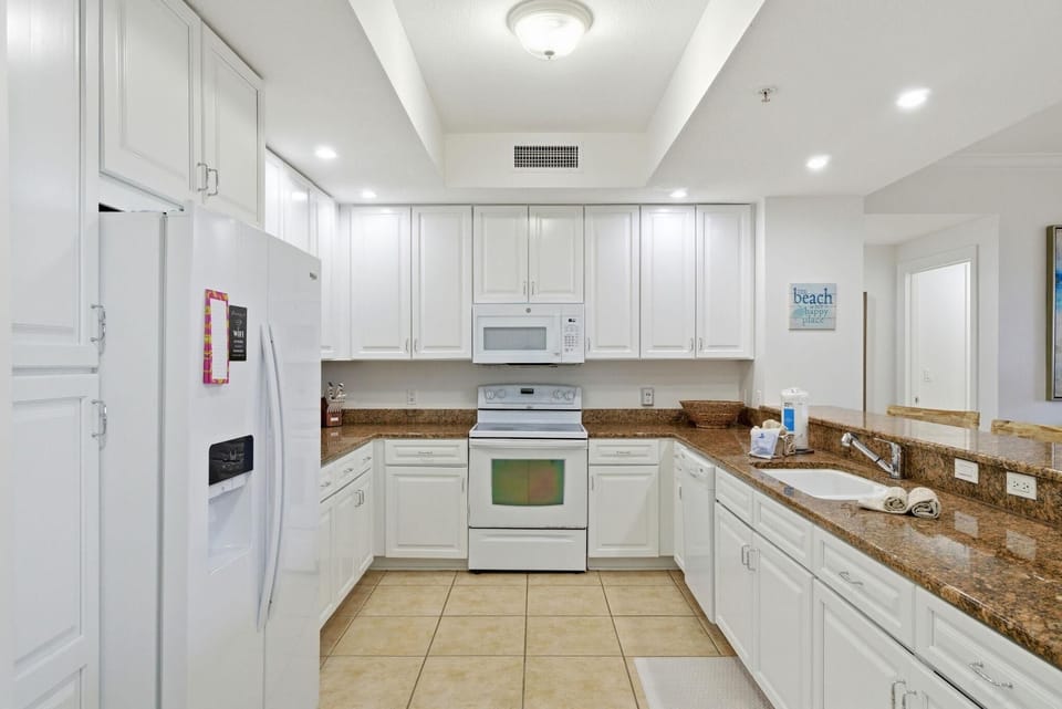 Condo, Multiple Beds (Lost Key B203) | Private kitchen