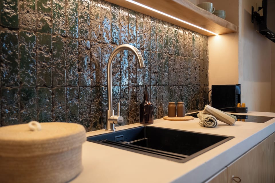 Comfort Double Room, Private Bathroom, City View | Private kitchen | Full-size fridge, stovetop, espresso maker, cookware/dishes/utensils
