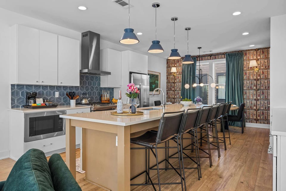 Fully Stocked Gourmet Kitchen with Island Seating and Dining Table