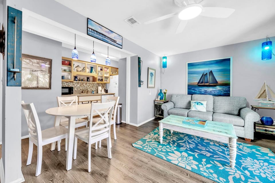 Condo, 1 Queen Bed with Sofa bed (Endless Summer E10- Sunset Shack) | Living area