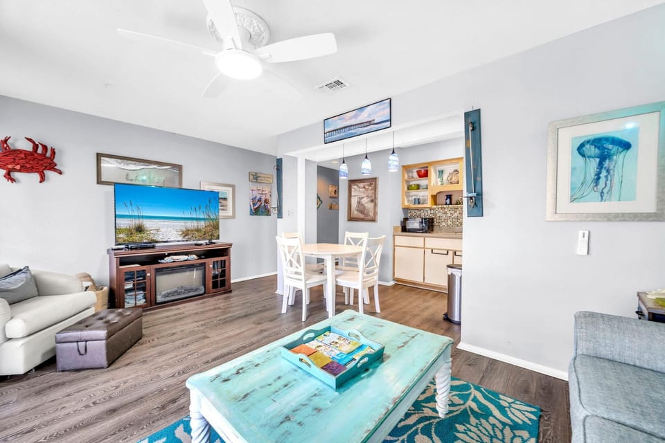 Condo, 1 Queen Bed with Sofa bed (Endless Summer E10- Sunset Shack) | Living area