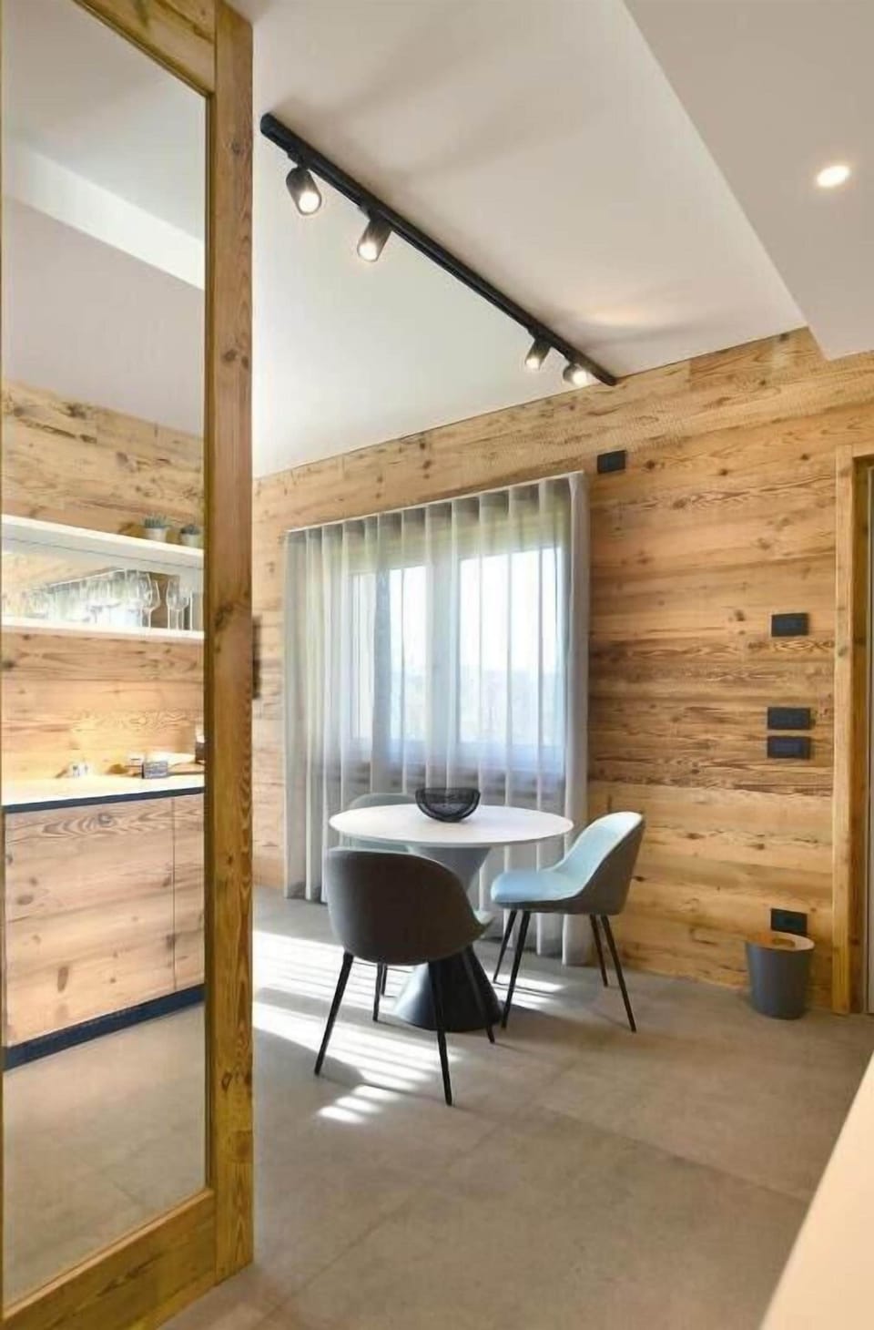 Comfort Triple Room, Mountain View | Dining