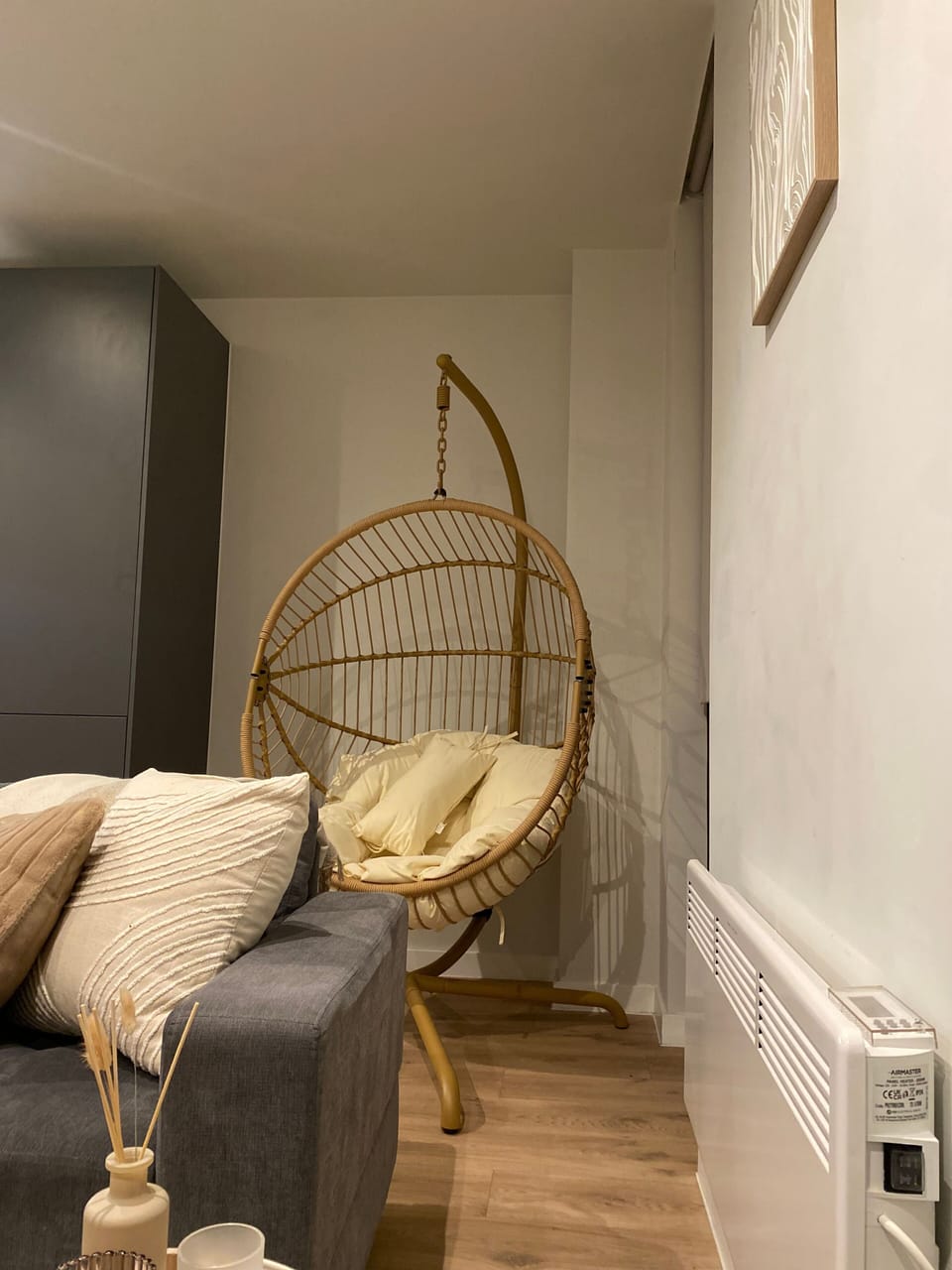 Apartment, 1 Bedroom, Patio, Garden View | Living room | Books