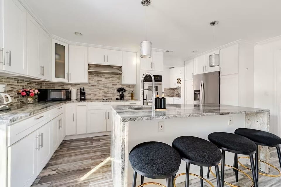 Luxury House, Patio, Garden View | Private kitchen | Coffee/tea maker, shared fridge, shared microwave, electric kettle