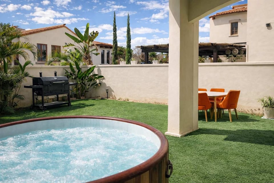 Jacuzzi privado, el lugar perfecto para relajarse después de un día de playa.