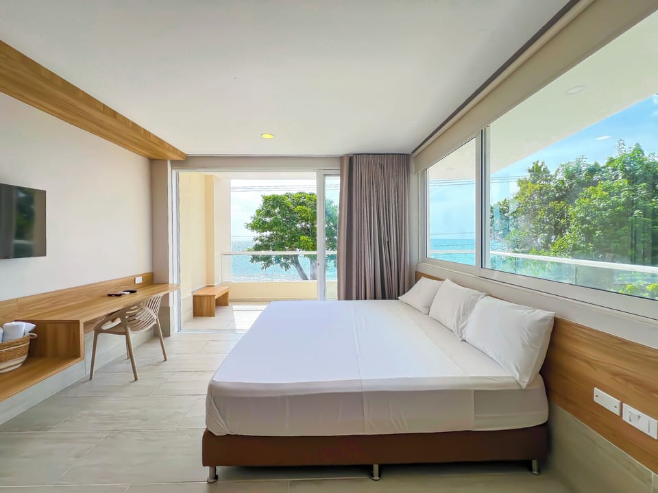 Deluxe Double Room, Balcony | Hypo-allergenic bedding, desk, laptop workspace, free WiFi