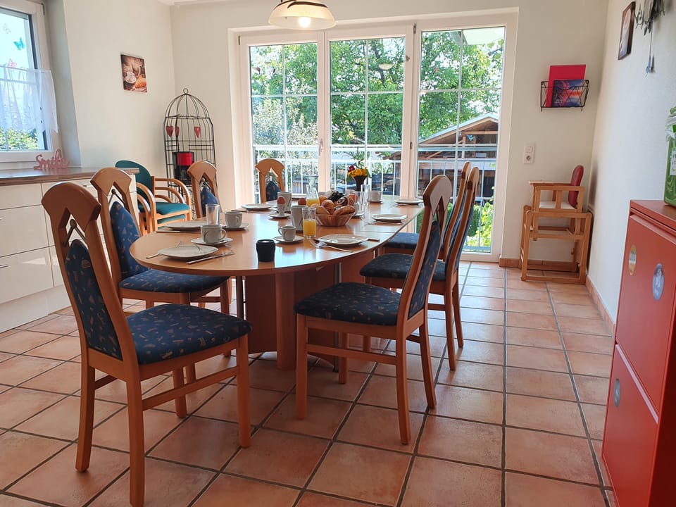 Apartment, 3 Bedrooms, Air conditioning, Mountain View | Private kitchen | Coffee/tea maker, electric kettle, toaster