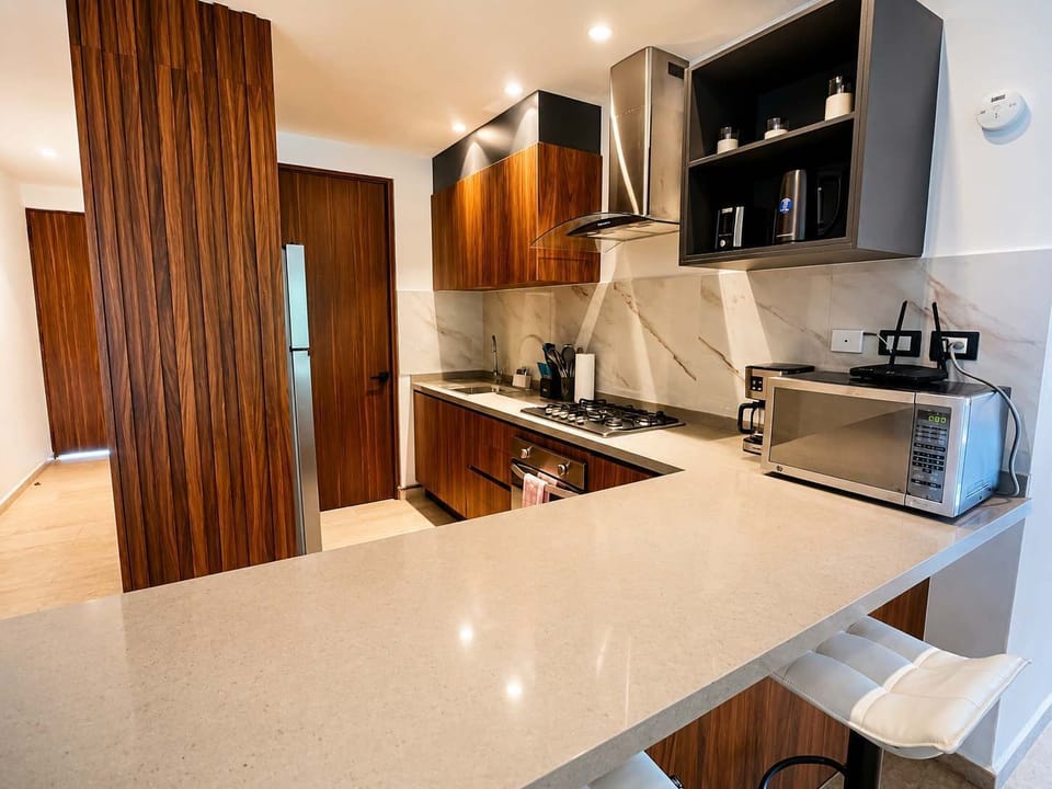 Cocina moderna y equipada con electrodomésticos premium para estancias largas o gourmet lovers