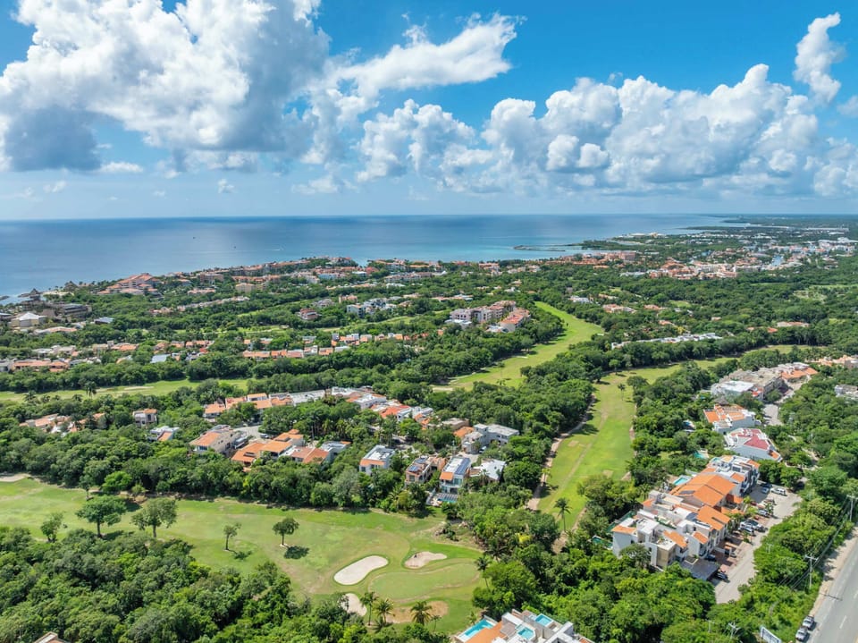 Puerto Aventuras: golf, selva y mar a minutos