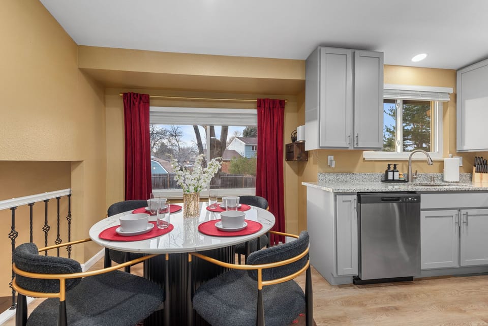 Mini dining area for 4 in the kitchen