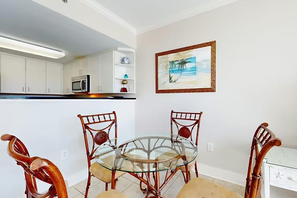 Condo, 1 King Bed with Sofa bed (Waterscape 424-B) | Dining