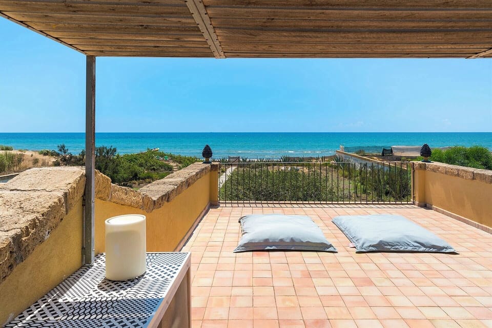 The super-panoramic roof-top terrace.