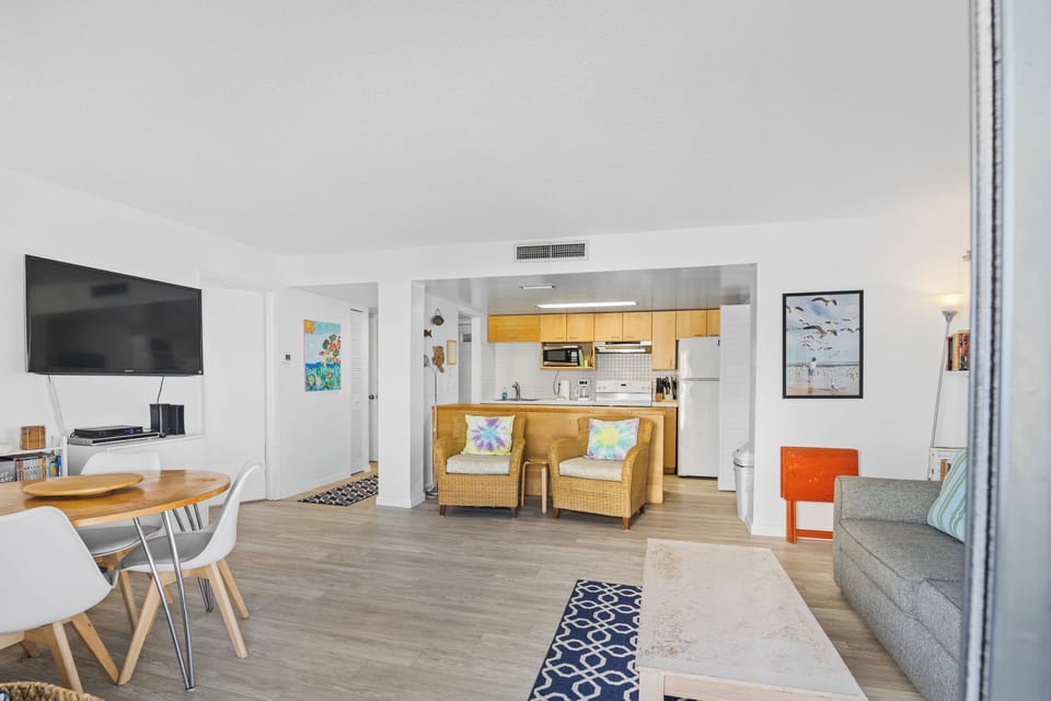 Condo, 1 Queen Bed with Sofa bed, Terrace, Ocean View (Seaward D-102) | Living area | 42-inch flat-screen TV with digital channels
