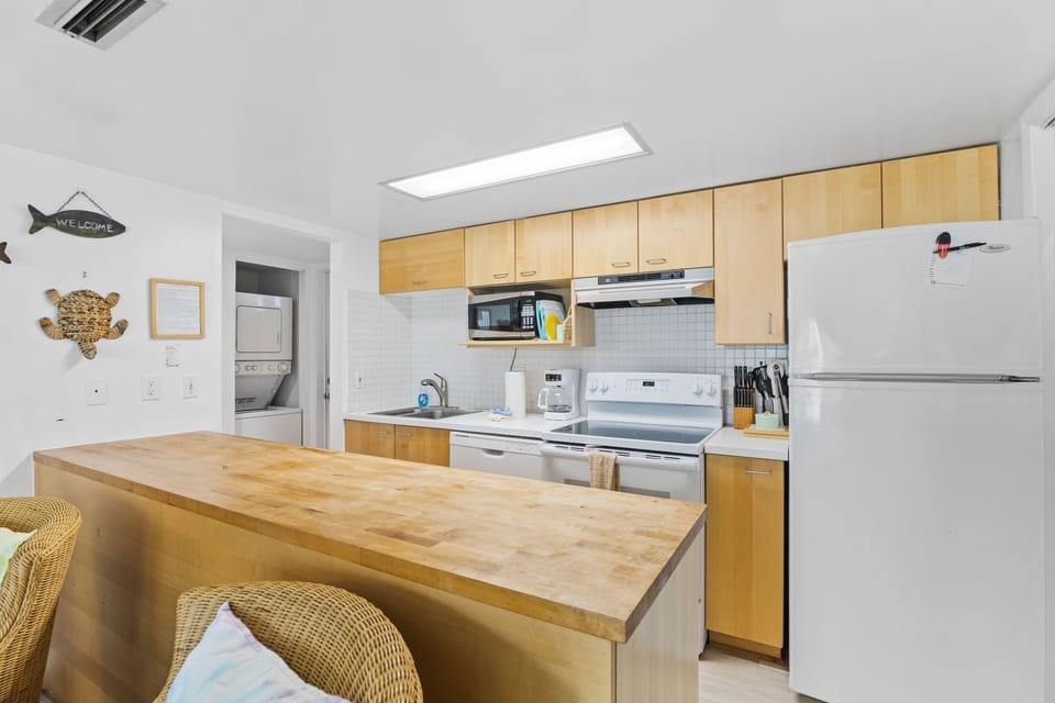 Condo, 1 Queen Bed with Sofa bed, Terrace, Ocean View (Seaward D-102) | Private kitchen | Dining tables