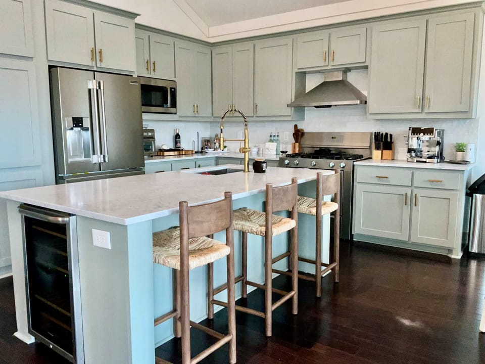 Oversized island bar for 3