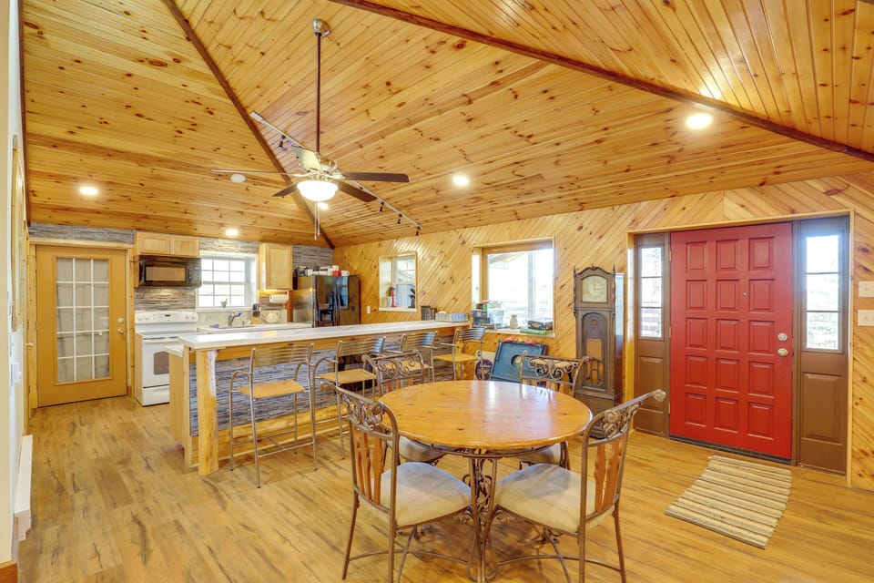 Clubhouse Kitchen (for paid events only, not available for guest use)