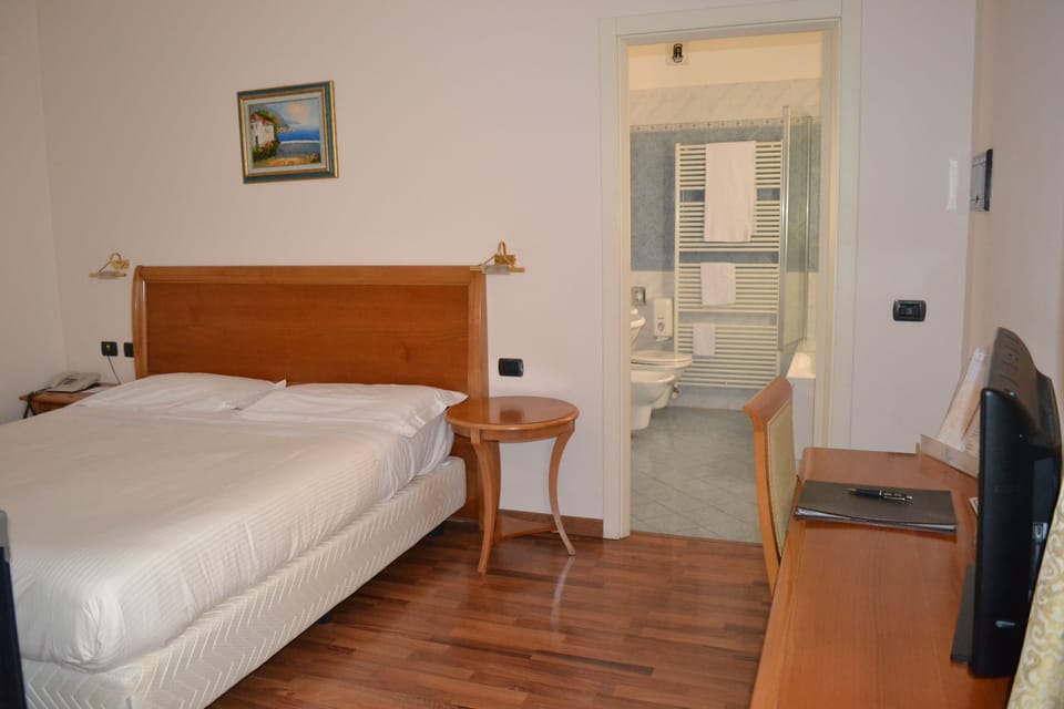 Premium bedding, Select Comfort beds, minibar, in-room safe