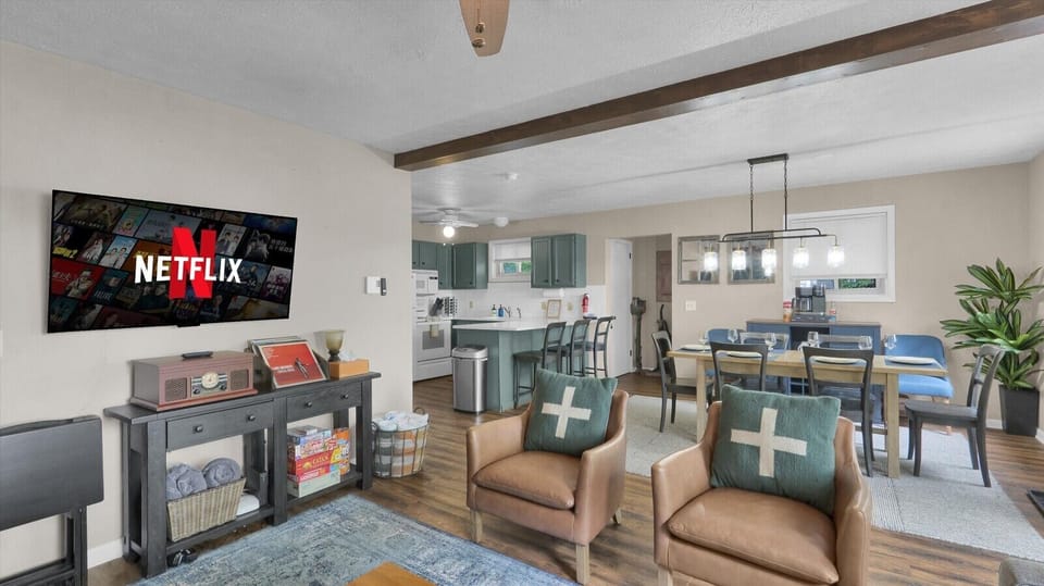 A bright and open living space designed for spending time together, with easy access to the kitchen, dining area, and living room.