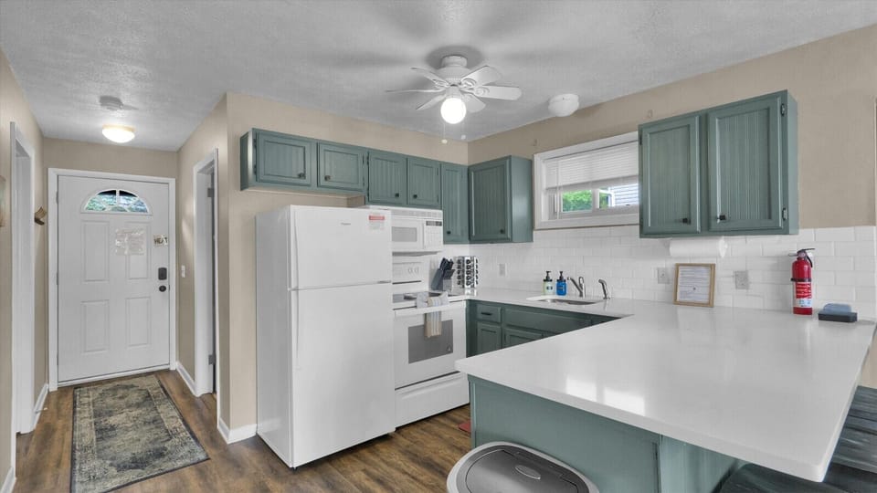 A fully equipped kitchen with everything you need for your stay.