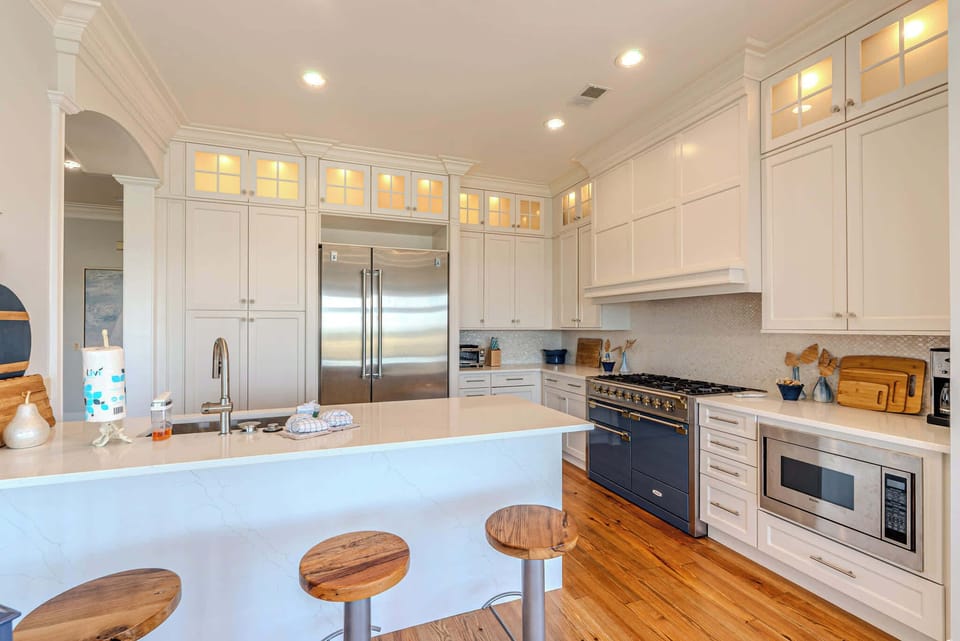Brand new, fully stocked, state of the art kitchen