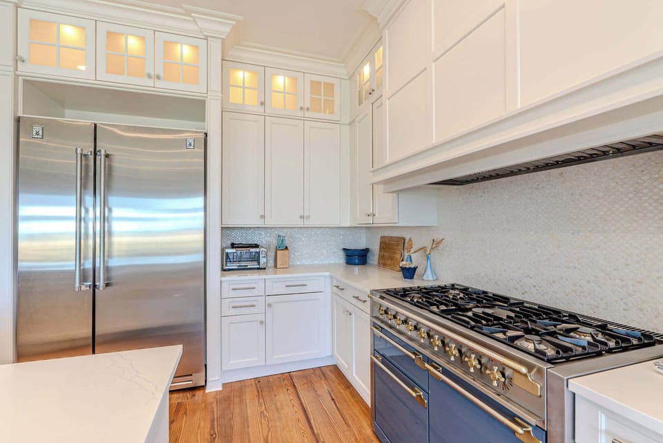 Bright kitchen with plenty of space to gather!