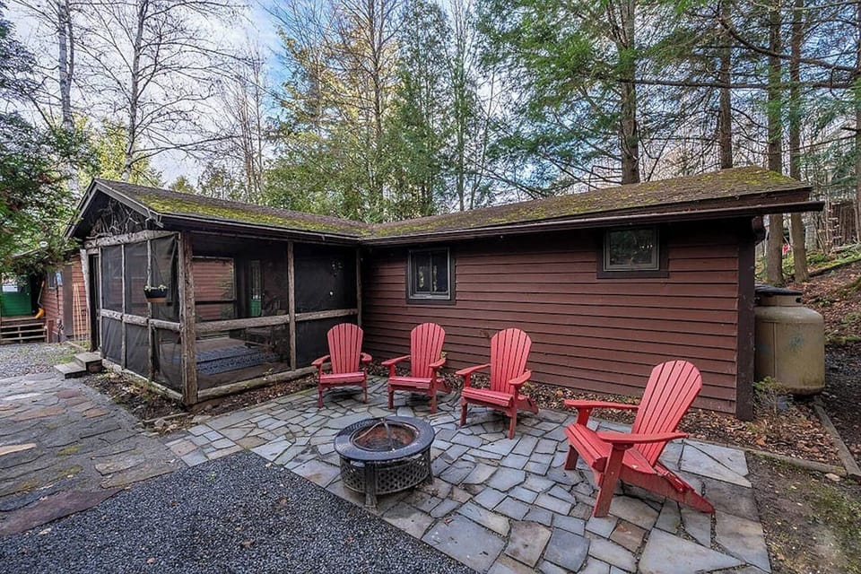 Firepit area outside your screened-in porch